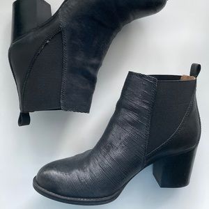 Black Leather Heeled Chelsea Boot